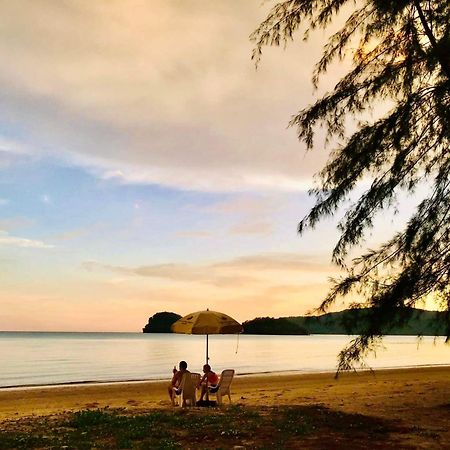 Sand Beach Bungalow Hotel Klong Muang Beach Exterior foto